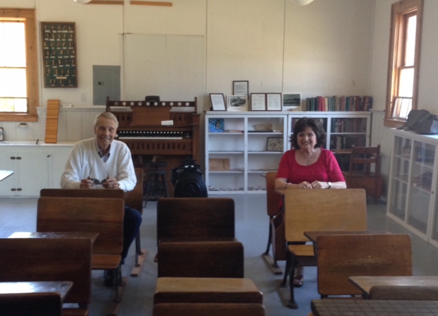 Yesterday we visited  an old one-room schoolhouse...taking us back to some childhood memories.